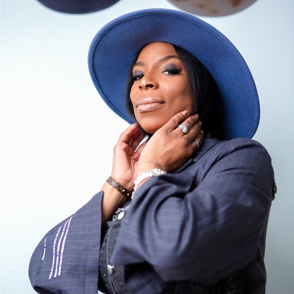 Meet your Posher - Picture 3 of 4